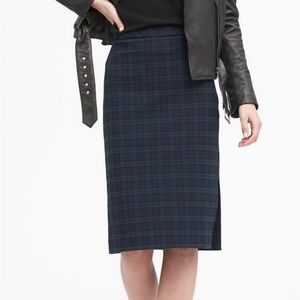 Banana Republic size 8 black watch tartan plaid pencil skirt zipper unlined.